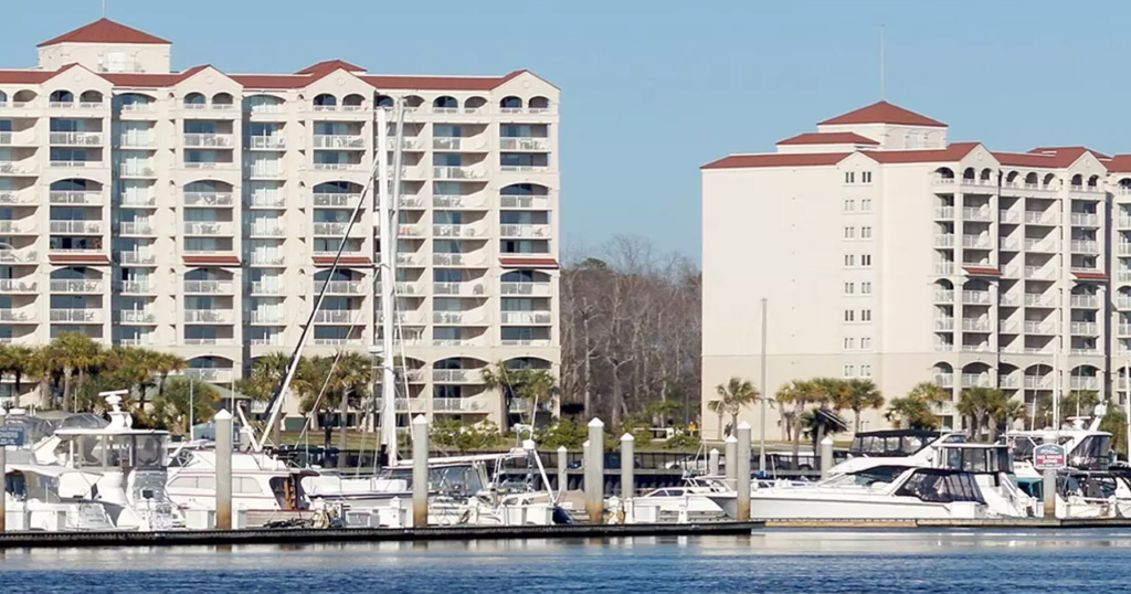 Barefoot Resort Yacht Club